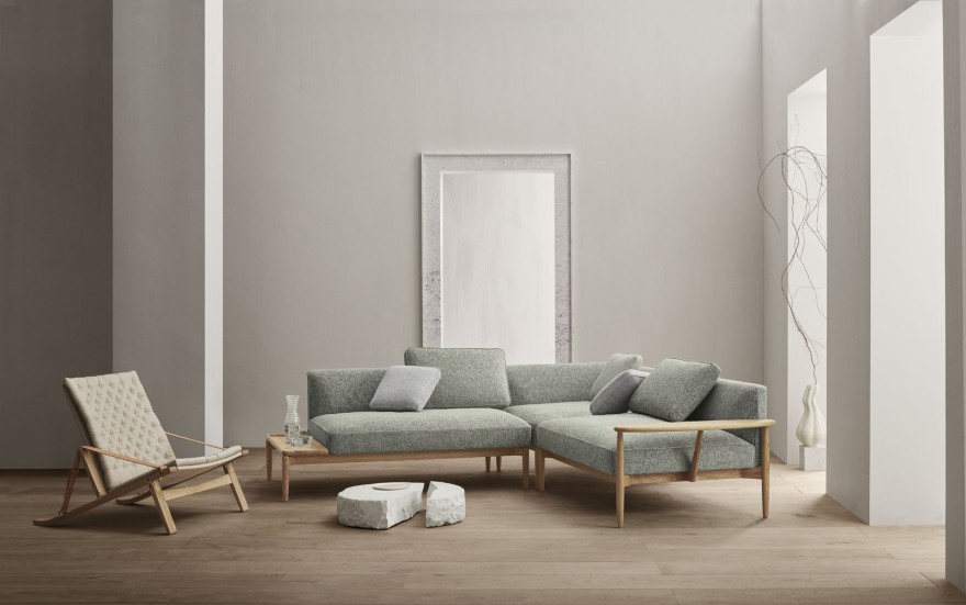 2021: nieuw in de Carl Hansen & Son collectie: EMBRACE sofa en PLICO vouwstoel