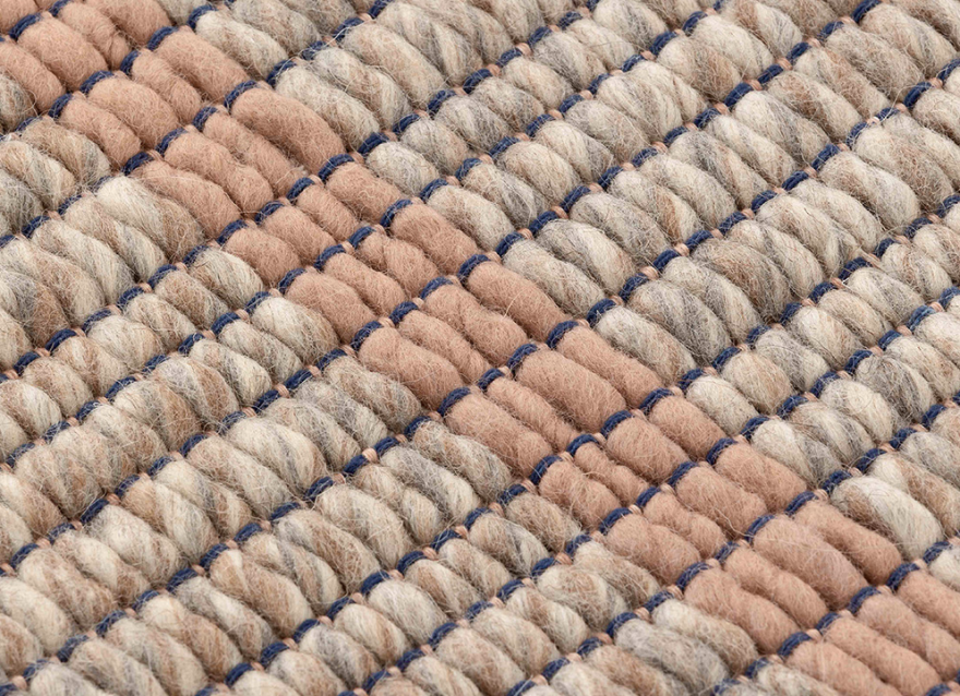 detail wollen zijde REVERSIBLE