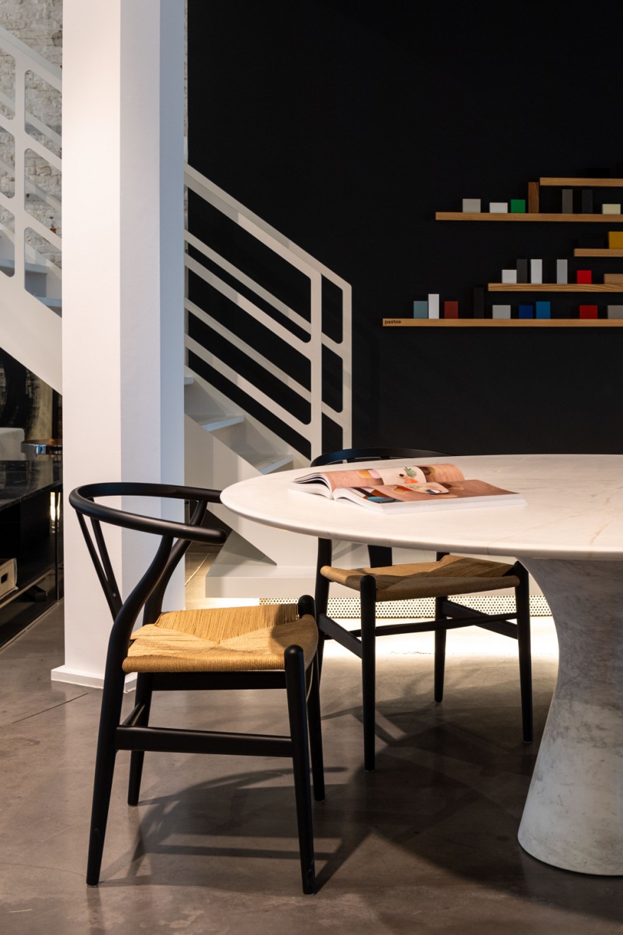 CH24 soft vclors black, Carl Hansen & Son collectie @ Kaai Design 