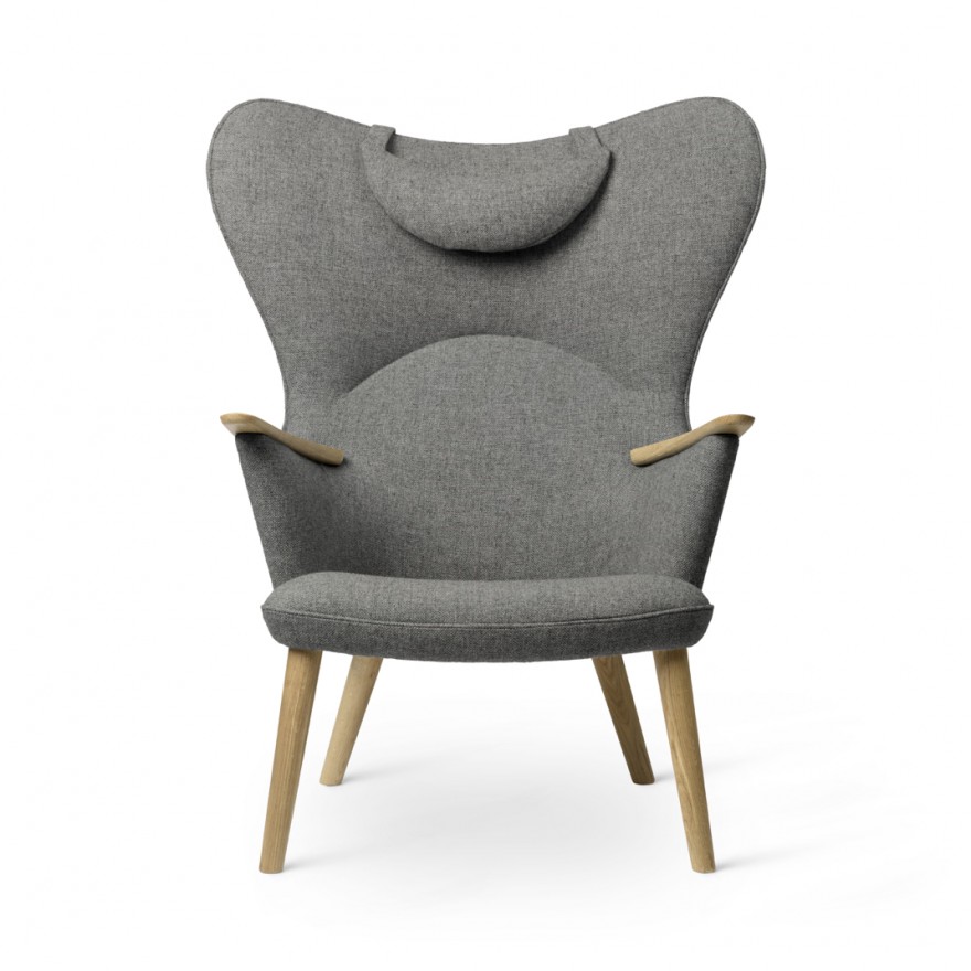 Massief houten poten, - armleuningen en - binnenstructuur maakt de Mama Bear Chair ook projectgeschikt 