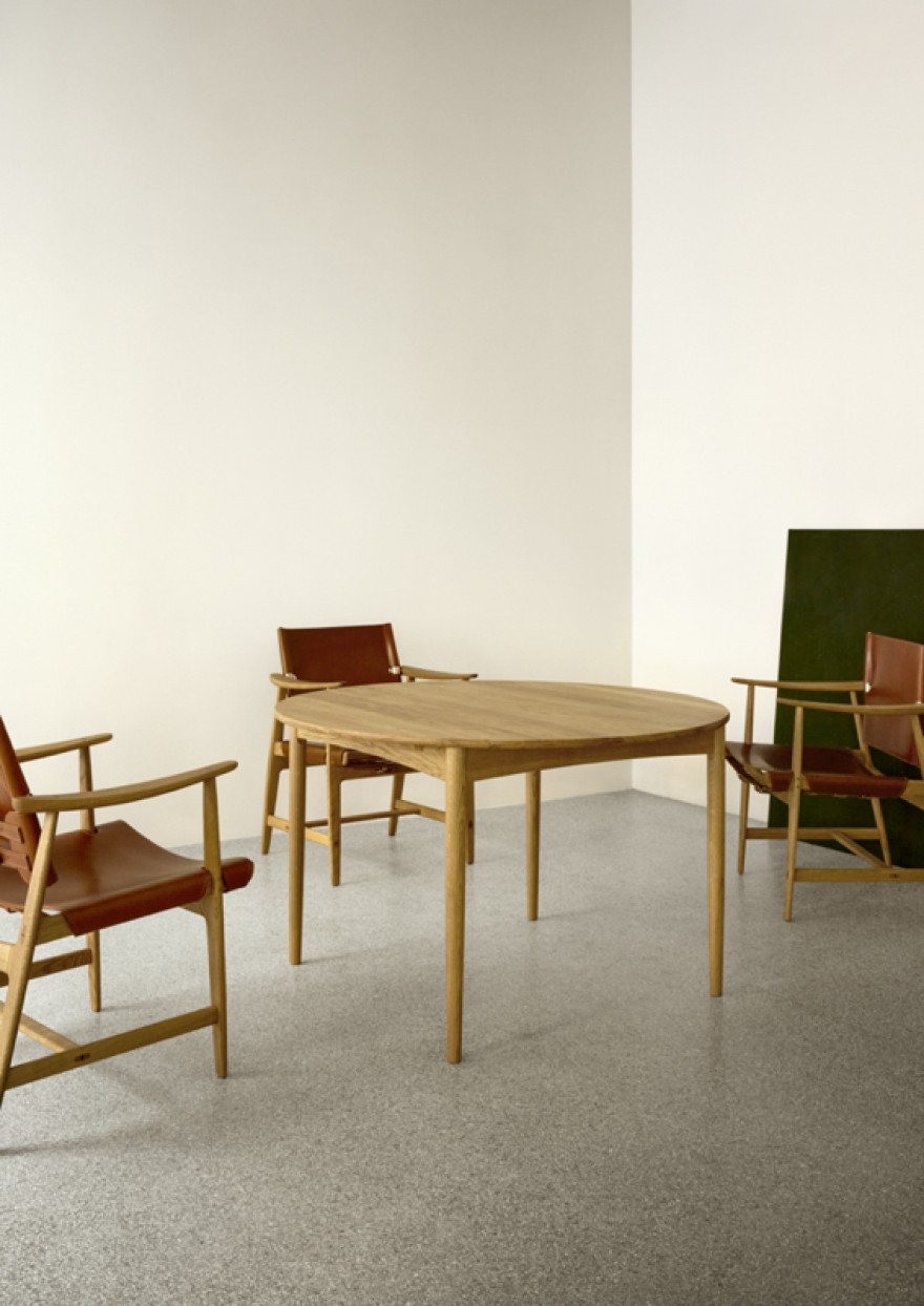 BM0121 met “slanke” tafeltop in massieve  eik 