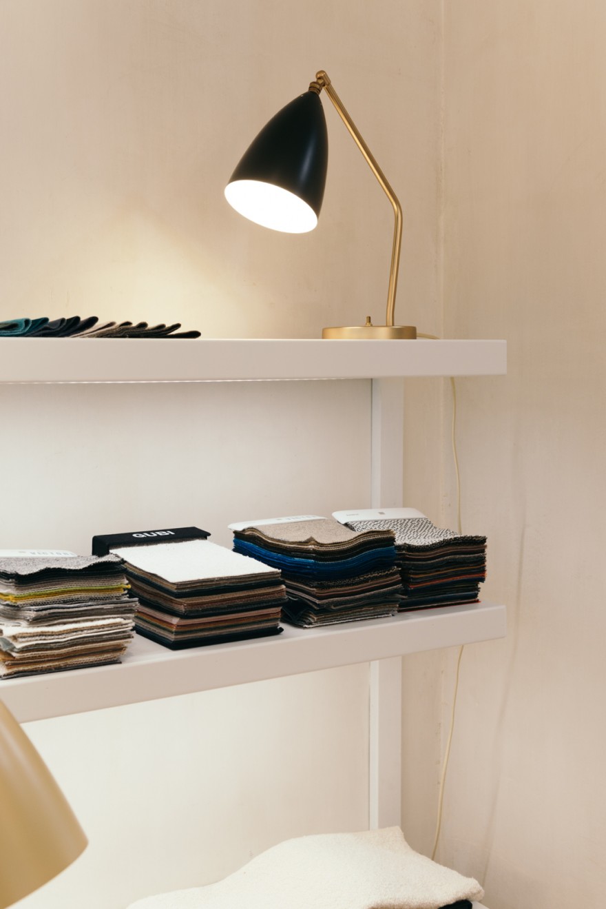 Grashoppa tafellamp en GUBi stofstalen 