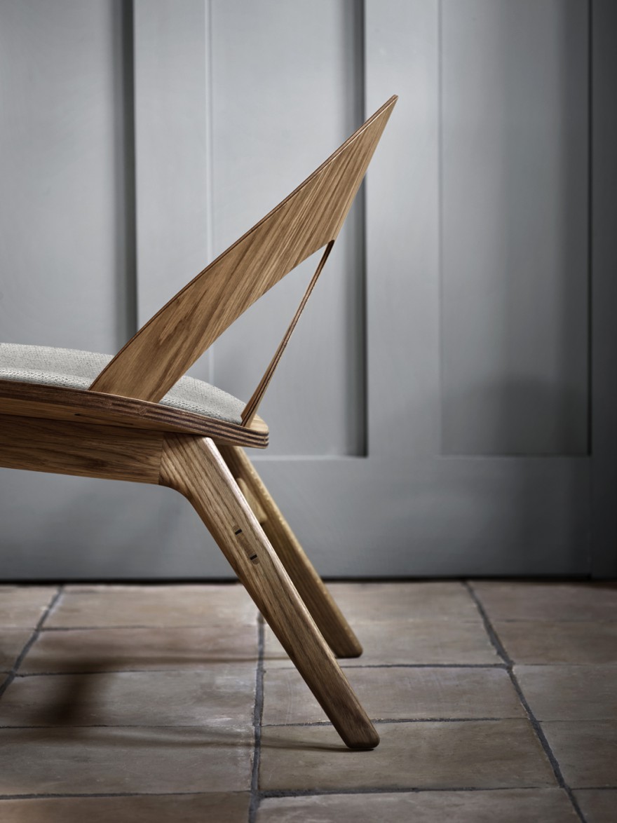 Ontwerp geispireerd op de nieuwe toepassing van fineer zoals Ray & Charles Eames in de VS deden...  