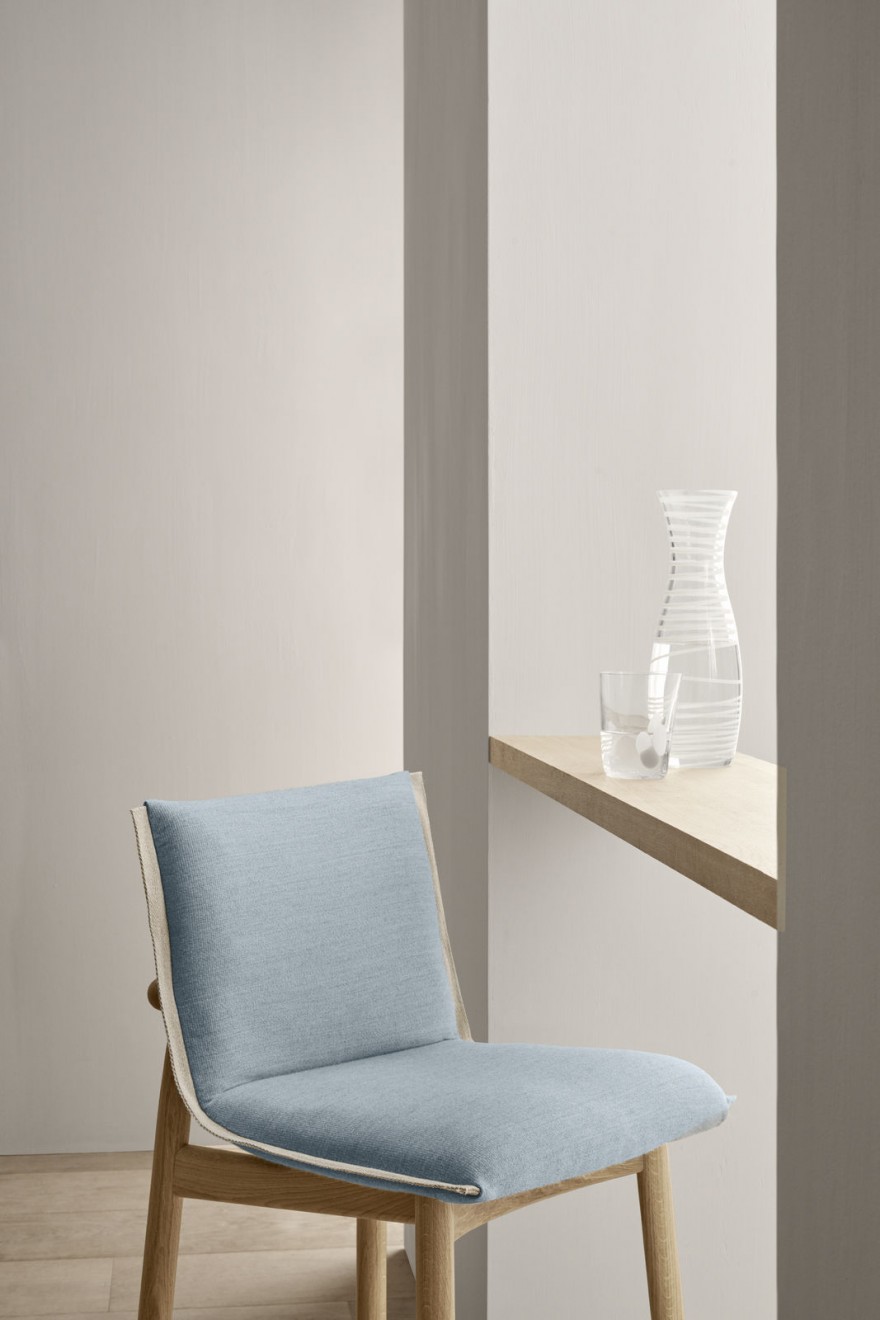 Scandinavische look voor de Embrace barstool. Eoos design 