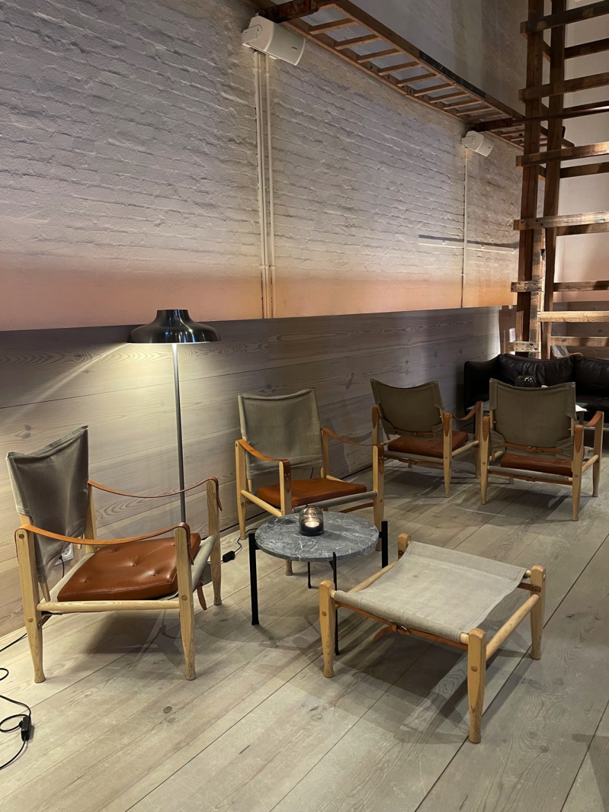 Safari Chair Kaare Klint in bar hotel Ottilia  