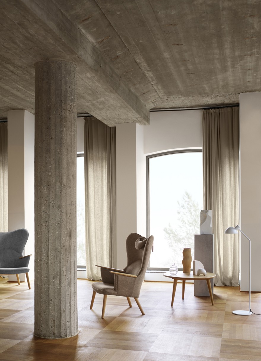 Tijdloze en genereuze lounge chair van Hans J. Wegner: MAMA Bear Chair  