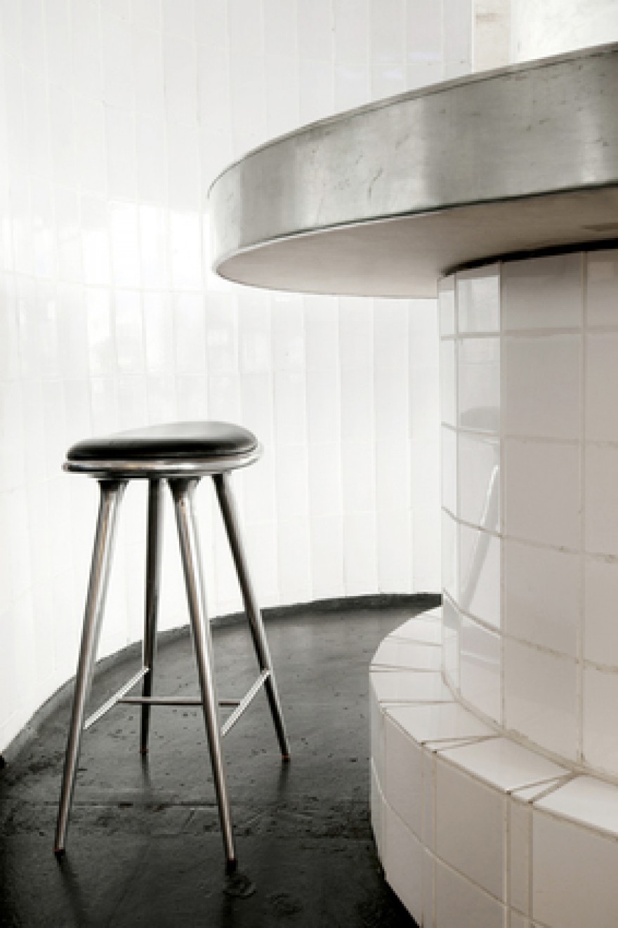 Tijdloze barstoel in aluminium voor de project markt 