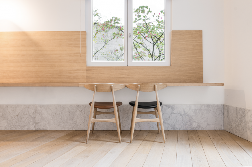 Elegant ogende en tegelijk karaktervolle CH33 stoel