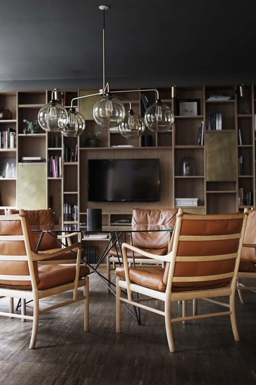 Meeting room in hotel SP34 met de Colonial Chair van Hans J Wegner 