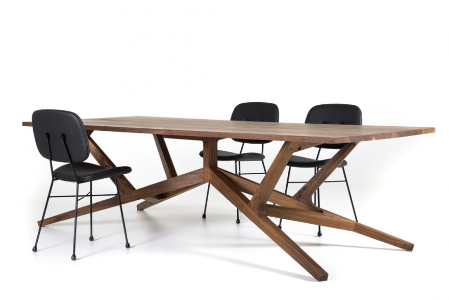 Opvallend sculpturaal onderstel 