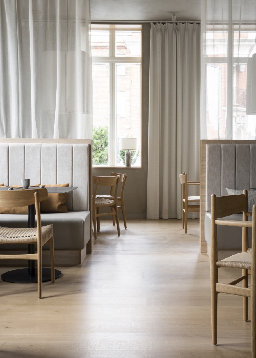 Mix van CH23, CH37 en CH20 stoelen: tijdloze elegantie 