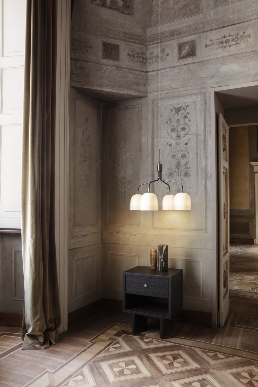 Howard Chandelier met 4 korte armen en kappen in transparante Bone China
