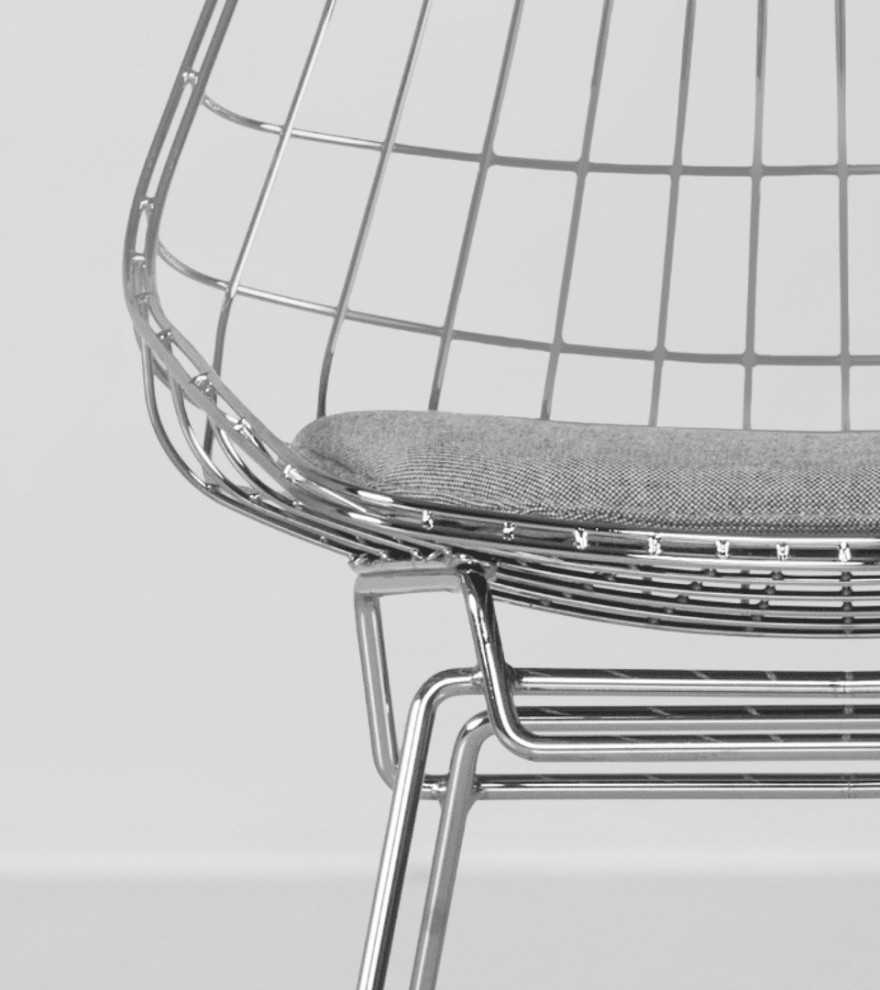 Detail van de verchroomde Wire chair