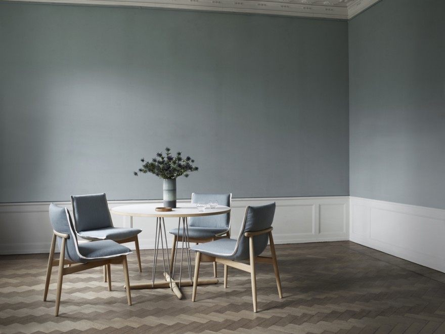 Nieuw: Embrace stoel en -tafel, EOOS design, 2019