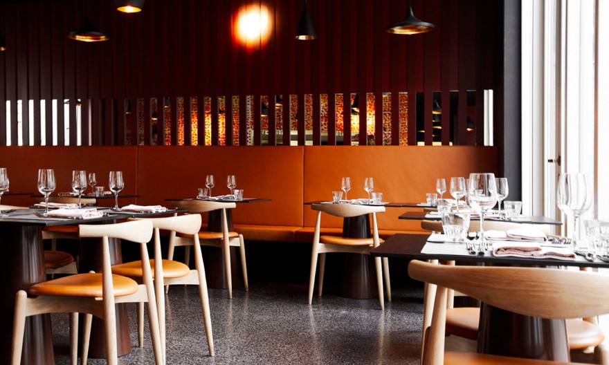 Elbow Chair - Hans J Wegner 1957 design - in Brugse bistro 