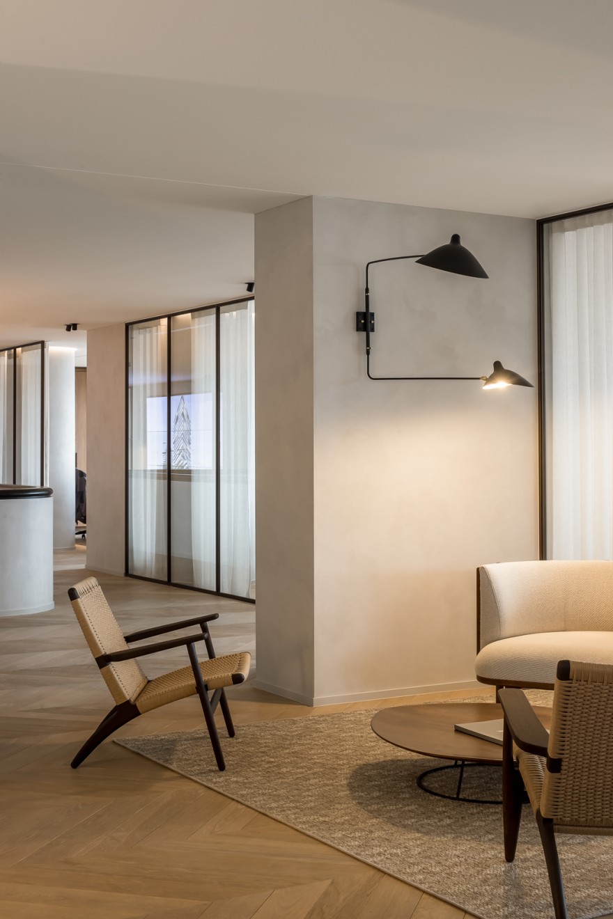 Lounge setting in the offices of Degroote real estate in Ostend 